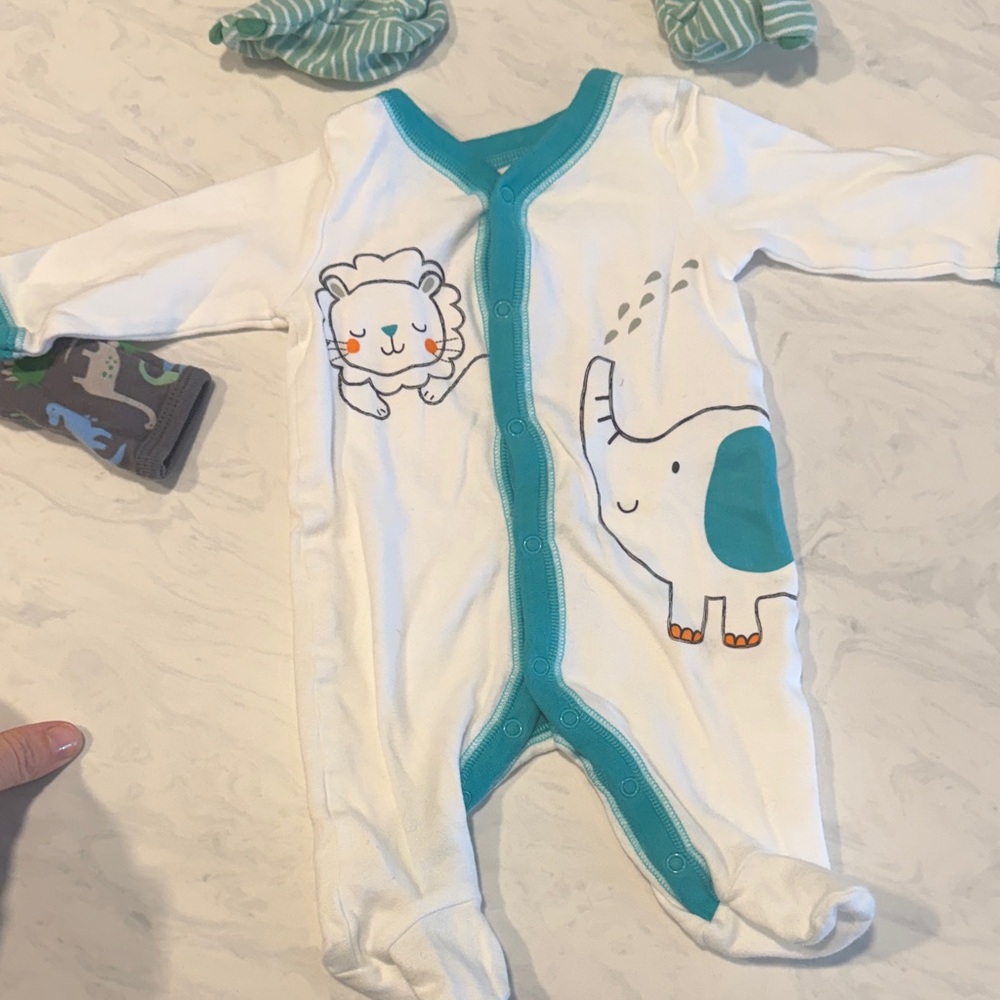 Newborn Bundle - Picture 4 of 13